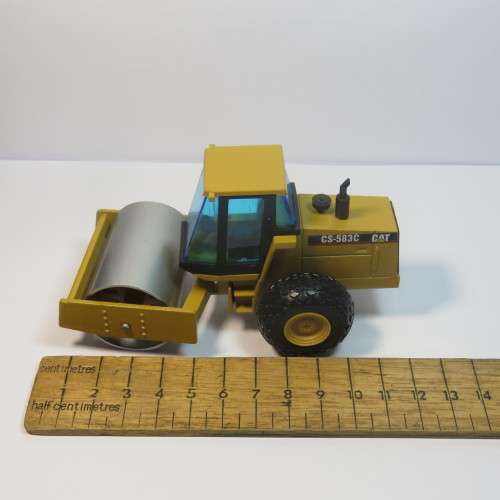 NZG Modelle 1995 #401/2 caterpillar CS-583C vibratory roller construction model - Scale 1/50