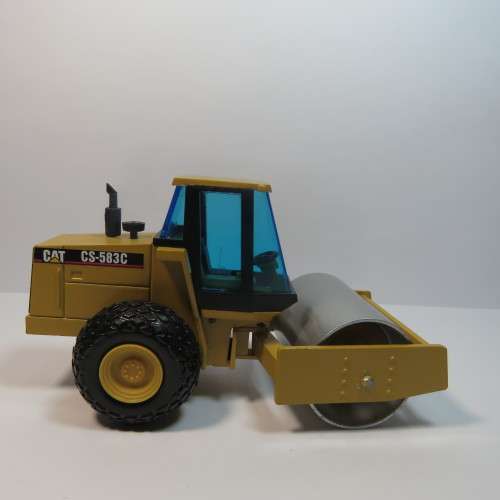 NZG Modelle 1995 #401/2 caterpillar CS-583C vibratory roller construction model - Scale 1/50