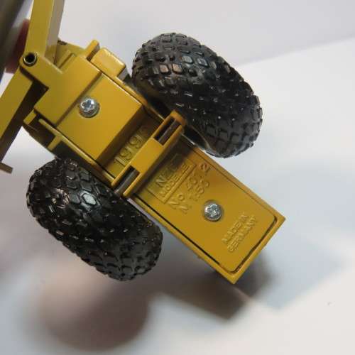 NZG Modelle 1995 #401/2 caterpillar CS-583C vibratory roller construction model - Scale 1/50