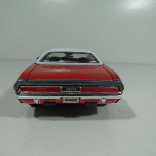 Maisto 1970 Dodge Challenger R/T model car - Scale 1/24