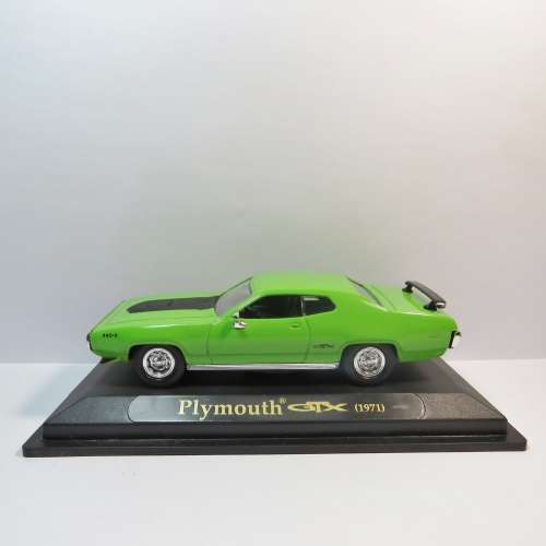 Road Signature 1971 Plymouth GTX model car in box - Scale 1/43