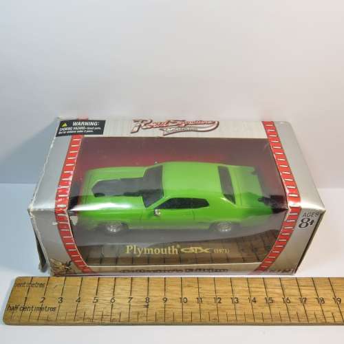 Road Signature 1971 Plymouth GTX model car in box - Scale 1/43
