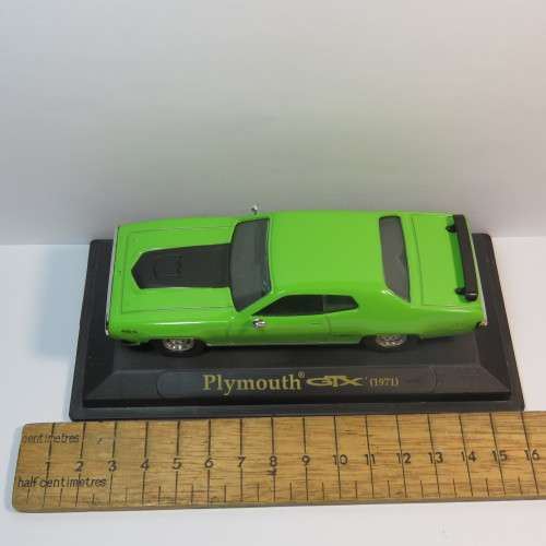 Road Signature 1971 Plymouth GTX model car in box - Scale 1/43