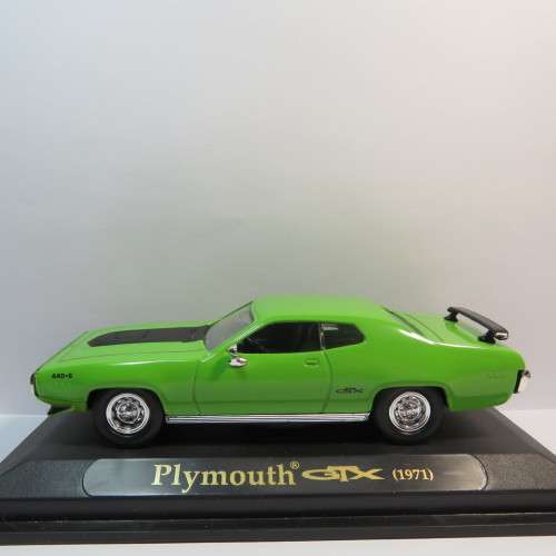 Road Signature 1971 Plymouth GTX model car in box - Scale 1/43
