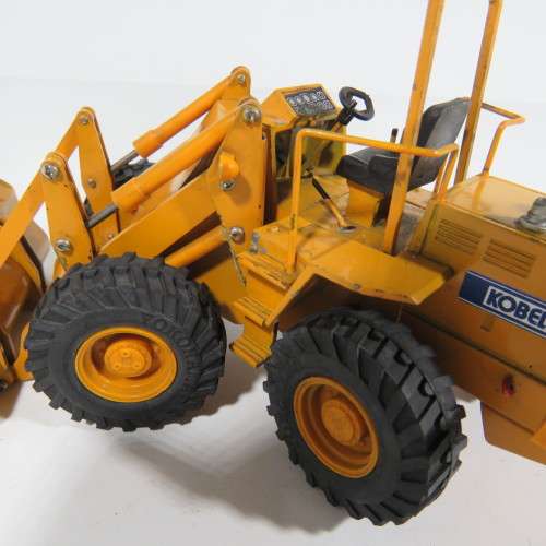 Ashiya Semitsu Kobelco LK300A front end loader construction model - Scale 1/30 - Some parts missing