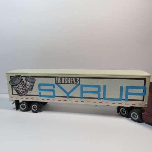 Road Champs Ford Aeromax 120 truck and trailer - Hershey`s Syrup