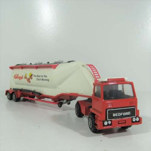 Matchbox Superkings Bedford truck with Kellog's K3 grain transporter