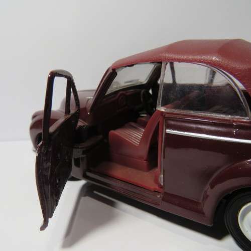 Saico Morris Minor model car - Scale 1/26 - Pull back action