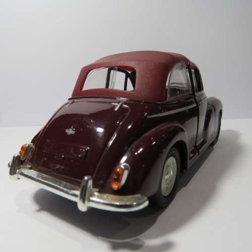 Saico Morris Minor model car - Scale 1/26 - Pull back action