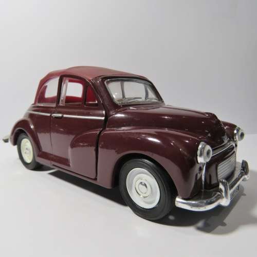 Saico Morris Minor model car - Scale 1/26 - Pull back action