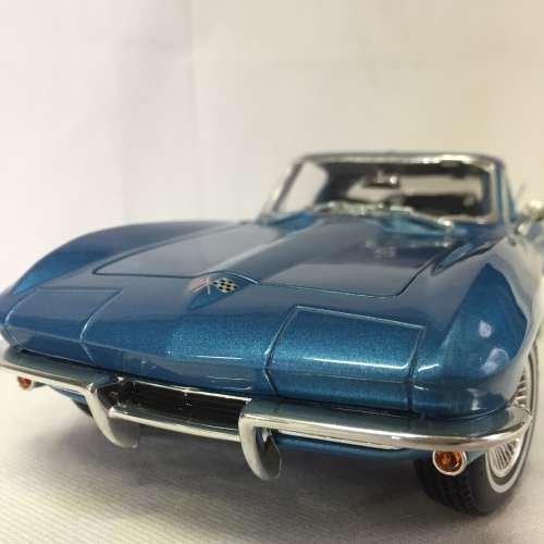 Maisto 1965 Chevrolet Corvette model car - scale 1/18