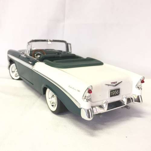 Road Signature 1956 Chevrolet Bel Air convertible model car - scale 1/18