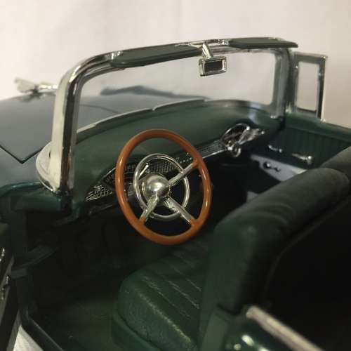 Road Signature 1956 Chevrolet Bel Air convertible model car - scale 1/18