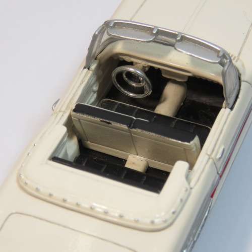 New Ray 1957 Pontiac Bonneville model car - Scale 1/43 - Missing side panel right rear