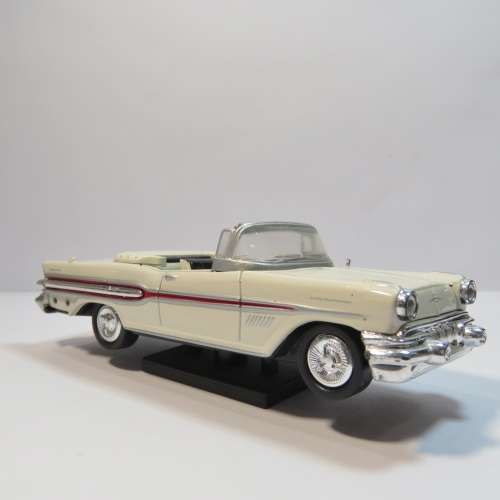 New Ray 1957 Pontiac Bonneville model car - Scale 1/43 - Missing side panel right rear