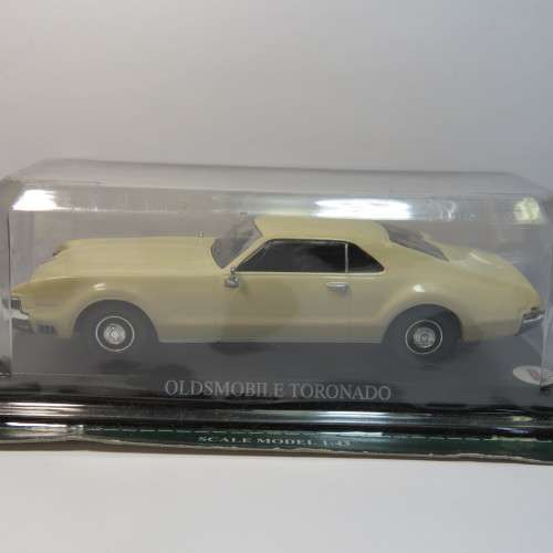 DelPrado Oldsmobile Toronado model car - Scale 1/43