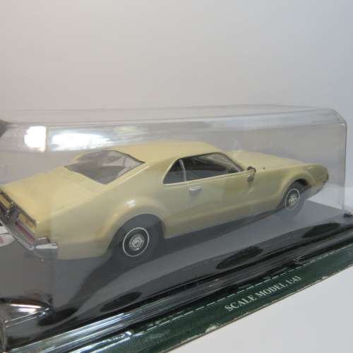 DelPrado Oldsmobile Toronado model car - Scale 1/43