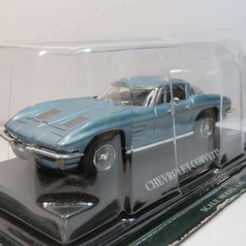 DelPrado Chevrolet Corvette model car