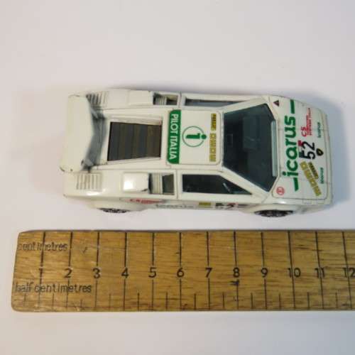Bburago Lamborghini Countach 5000 S model car - Scale 1/43