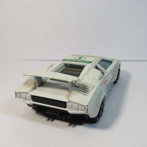Bburago Lamborghini Countach 5000 S model car - Scale 1/43