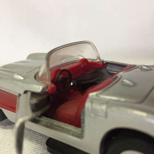 Maisto 1957 Chevrolet Corvette model car - pull back action - scale 1/39