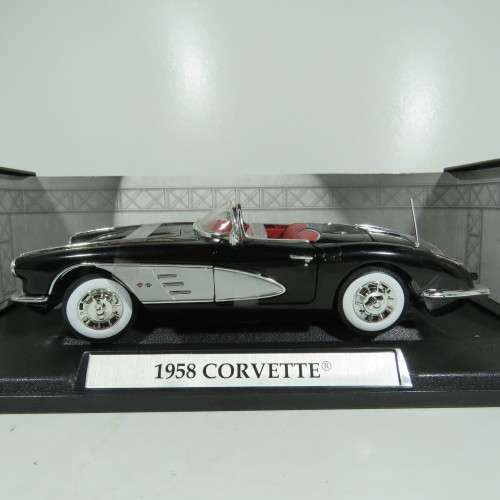 Motor Max 1958 Chevrolet corvette model car with box - Scale 1/18