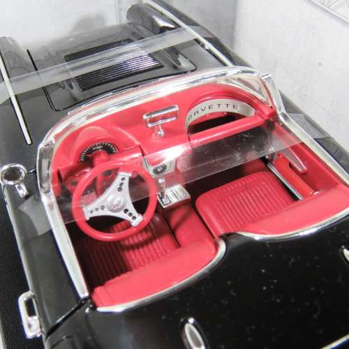 Motor Max 1958 Chevrolet corvette model car with box - Scale 1/18