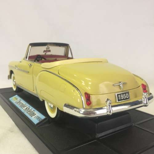 Mira 1950 Chevrolet Styleline model car - Scale 1/18 - hood ornament broken