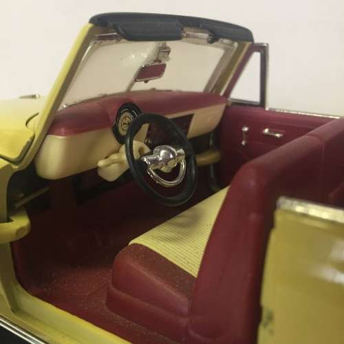 Mira 1950 Chevrolet Styleline model car - Scale 1/18 - hood ornament broken