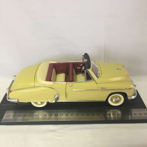 Mira 1950 Chevrolet Styleline model car - Scale 1/18 - hood ornament broken