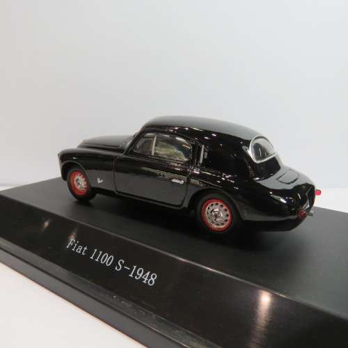 Starline model 1948 Fiat 1100 S model car in case