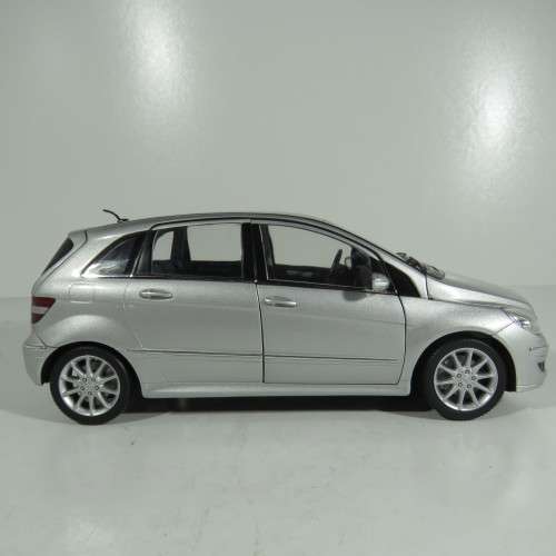 Kyosho Mercedes-Benz B-Class model car - Scale 1/18