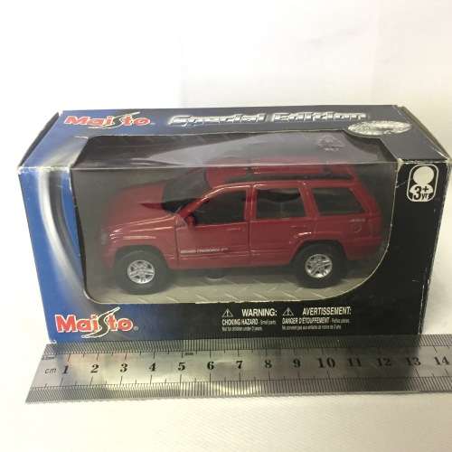 Maisto Jeep Grand Cherokee model car - scale 1/42