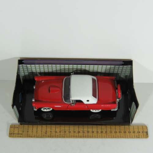 Motor Max 1956 Ford Thunderbird model car with box - Scale 1/24