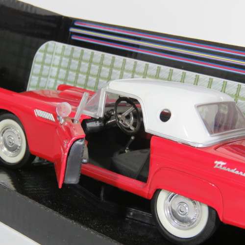Motor Max 1956 Ford Thunderbird model car with box - Scale 1/24