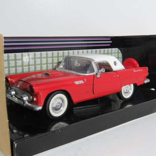 Motor Max 1956 Ford Thunderbird model car with box - Scale 1/24