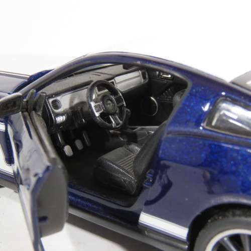 Maisto 2012 Ford Mustang Boss 302 model car in box - Scale 1/24