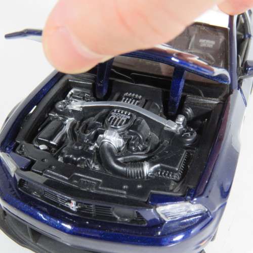Maisto 2012 Ford Mustang Boss 302 model car in box - Scale 1/24
