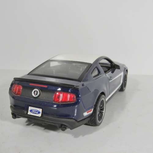 Maisto 2012 Ford Mustang Boss 302 model car in box - Scale 1/24