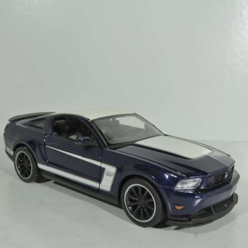 Maisto 2012 Ford Mustang Boss 302 model car in box - Scale 1/24