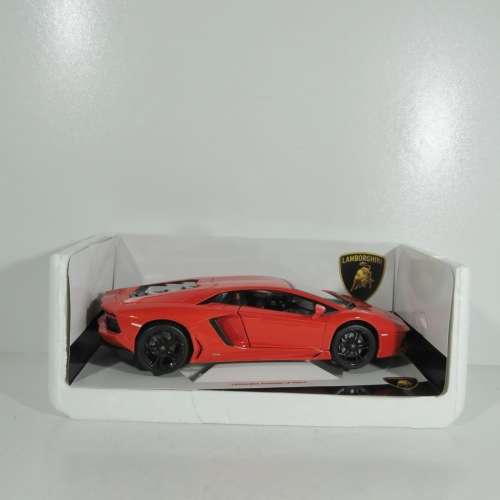 Bburago Lamborghini Aventador LP700-4 model car in box - Scale 1/18