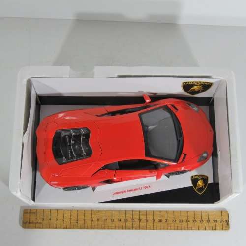 Bburago Lamborghini Aventador LP700-4 model car in box - Scale 1/18