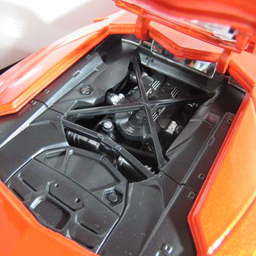 Bburago Lamborghini Aventador LP700-4 model car in box - Scale 1/18