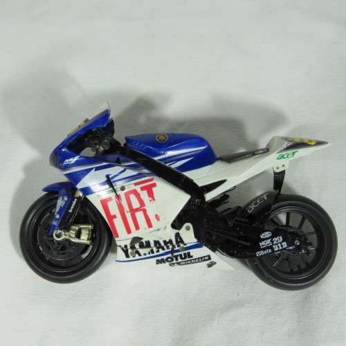 NewRay Yahama YZR-M1 #46 Valentino Rossi model motorcycle - Scale 1/12 - Some side damage