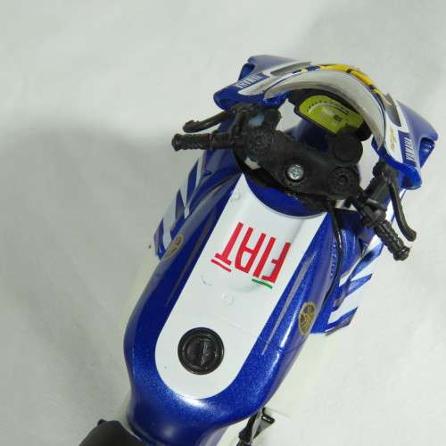 NewRay Yahama YZR-M1 #46 Valentino Rossi model motorcycle - Scale 1/12 - Some side damage