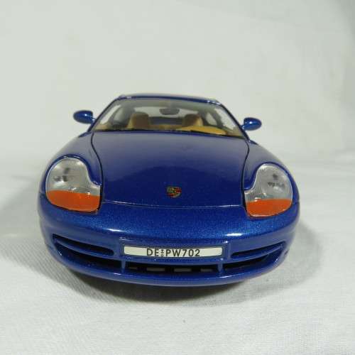 MotorMax 1999 Porsche 911 Carrera model car - Scale 1/18