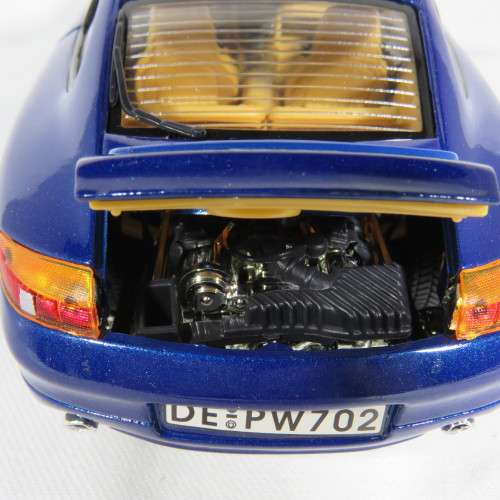 MotorMax 1999 Porsche 911 Carrera model car - Scale 1/18