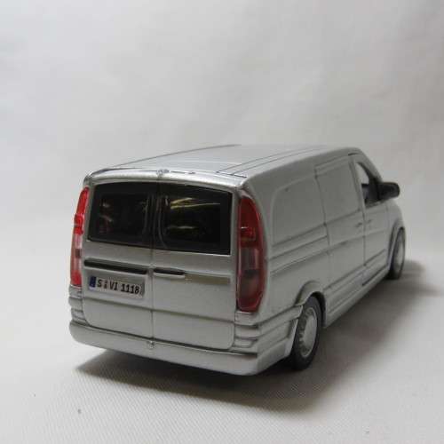 Bburago Mercedes-Benz Vito model car - Scale