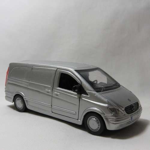 Bburago Mercedes-Benz Vito model car - Scale
