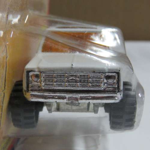 Vintage Road Tough 4x4 off road blazer die cast toy car in pack